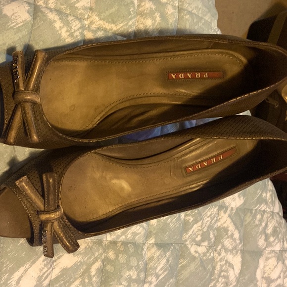 Authentic Women Prada shoe. Beautiful and in very good shape. - Picture 1 of 3